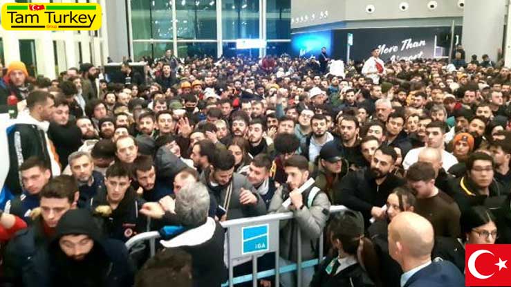 هزاران داوطلب کمک به فرودگاه استانبول سرازیر شدند